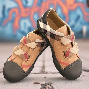 👟Burberry Shoes Ages 7-9, Big Kids size 32 (US Size 1-2) Kids Sneakers, New🔥